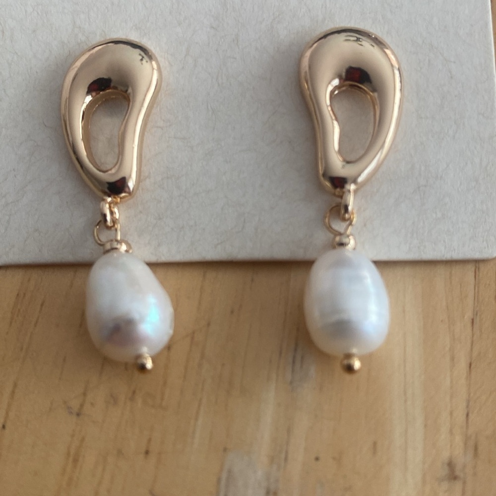 Gold and White Freshwater Pearl hanging post Earrings NWT